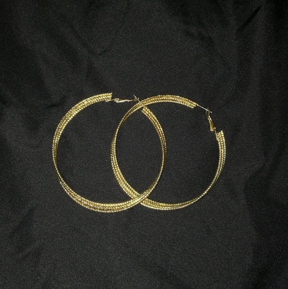 Lightweight Hoop Earrings - Picture 2 of 4